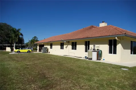 2564 Deer Run Trail Loxahatchee FL 33470