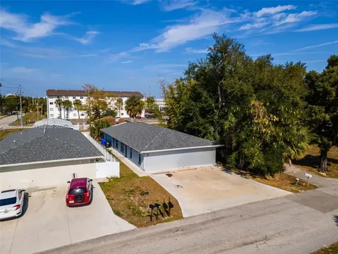 2403/2405 Maple Avenue Fort Myers FL 33901