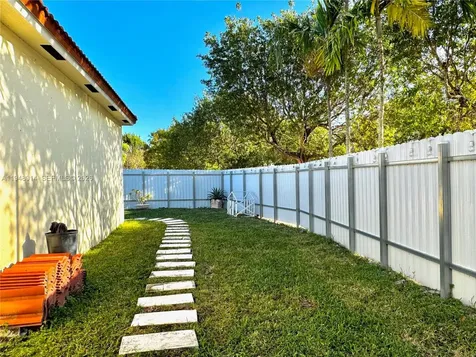 2101 NE 37th Terrace Homestead FL 33033