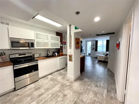 100 Lincoln Road Miami Beach FL 33139
