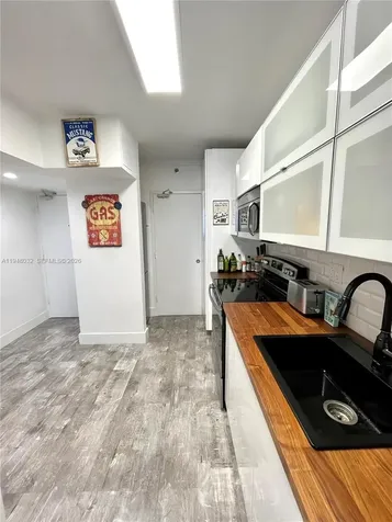 100 Lincoln Road Miami Beach FL 33139
