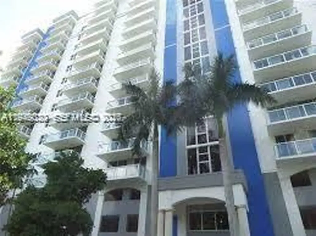 5091 NW 7th Street Miami FL 33126