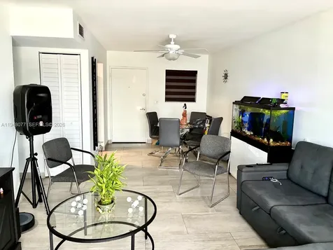 6820 W Flagler Street Miami FL 33144