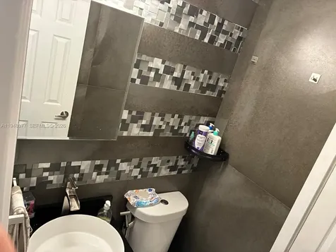 6820 W Flagler Street Miami FL 33144