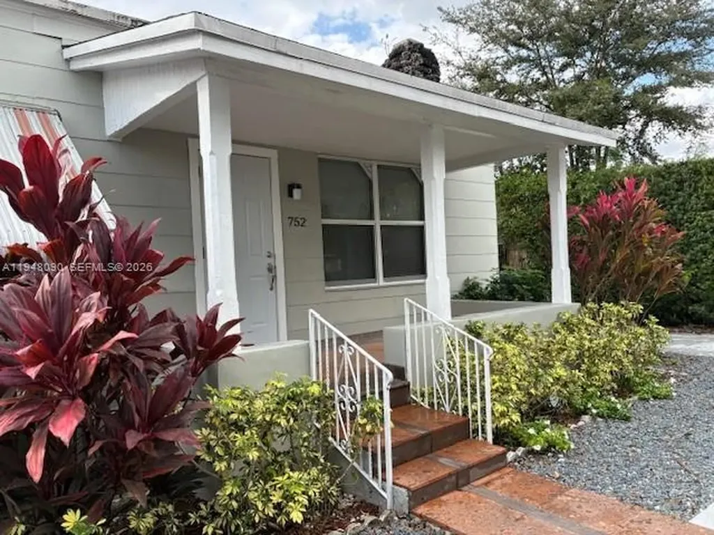 752 NW 24th Court Miami FL 33125