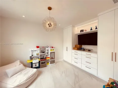 7233 SW 122nd Place Miami FL 33183