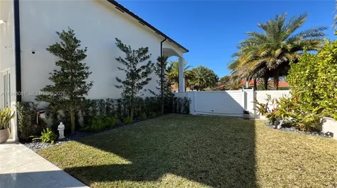 7233 SW 122nd Place Miami FL 33183