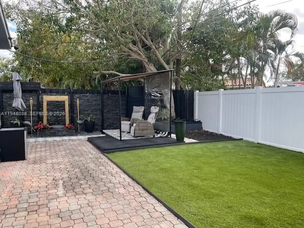 5821 NE 18th Avenue Fort Lauderdale FL 33334