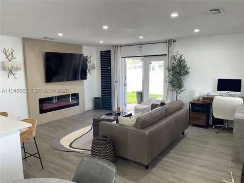 5821 NE 18th Avenue Fort Lauderdale FL 33334