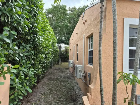 28 NE 49th Street Miami FL 33137