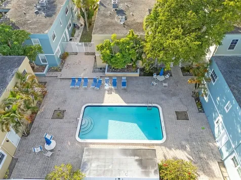 320 SE 10th Avenue Pompano Beach FL 33060