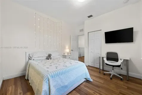 8658 NW 99th Path Doral FL 33178
