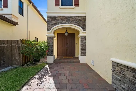 8658 NW 99th Path Doral FL 33178