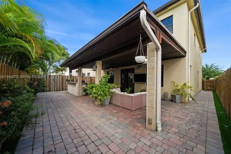 8658 NW 99th Path Doral FL 33178