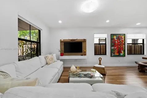8658 NW 99th Path Doral FL 33178