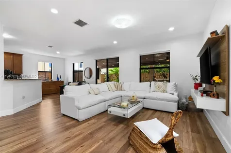 8658 NW 99th Path Doral FL 33178