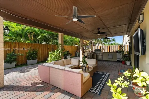 8658 NW 99th Path Doral FL 33178