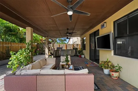 8658 NW 99th Path Doral FL 33178