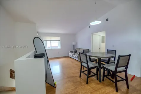 8013 Lake Drive Doral FL 33166