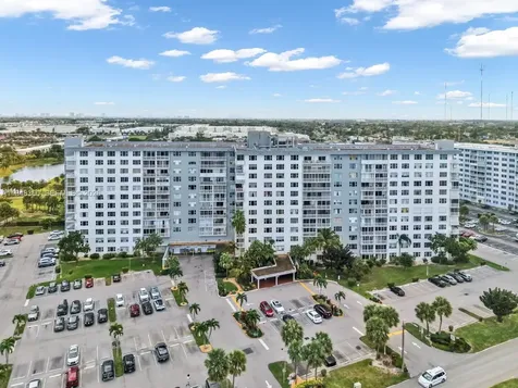 3800 Hillcrest Drive Hollywood FL 33021