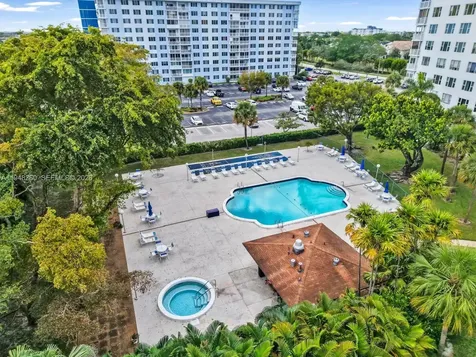 3800 Hillcrest Drive Hollywood FL 33021