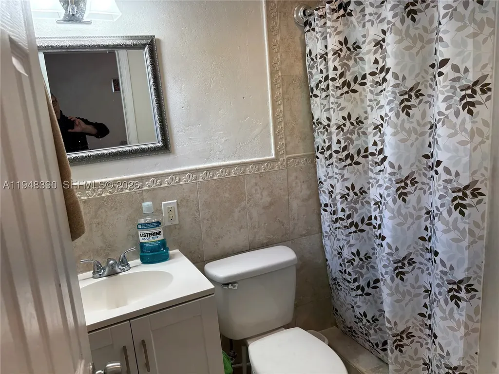 330 N 69th Way Hollywood FL 33024