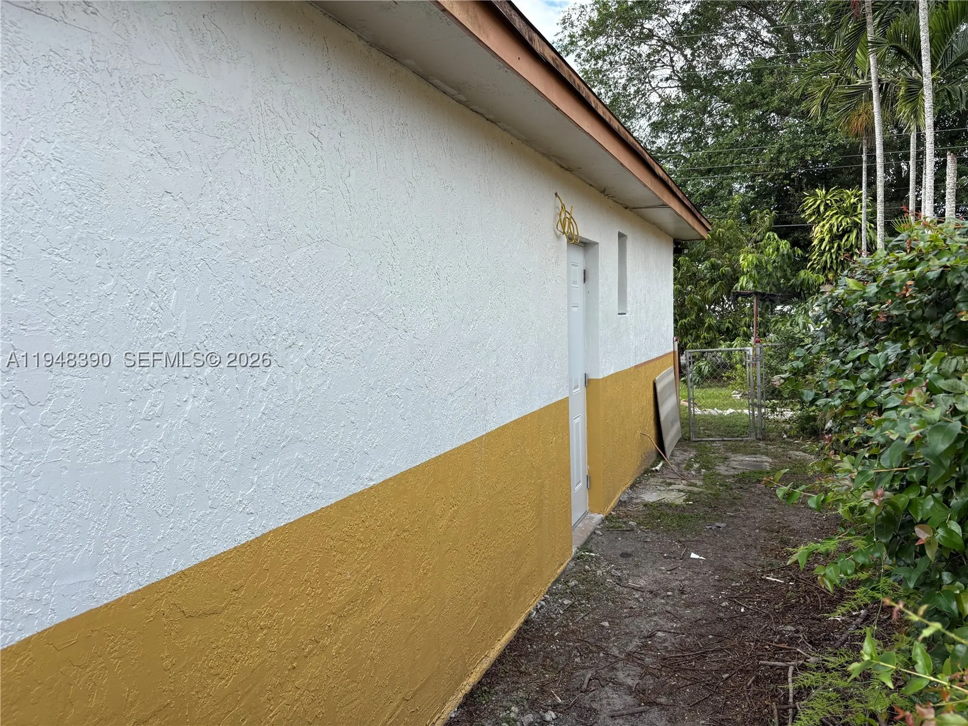 330 N 69th Way Hollywood FL 33024