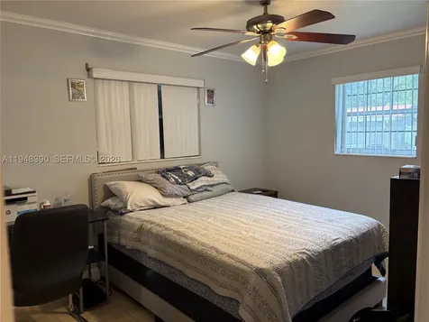 330 N 69th Way Hollywood FL 33024