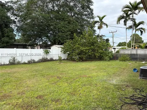 330 N 69th Way Hollywood FL 33024