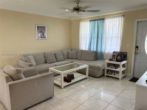 330 N 69th Way Hollywood FL 33024