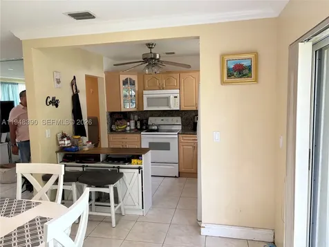 330 N 69th Way Hollywood FL 33024
