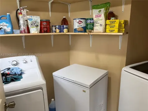 330 N 69th Way Hollywood FL 33024