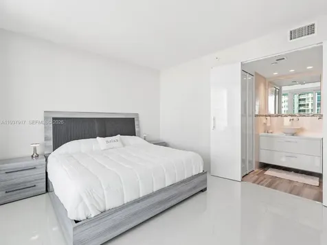 400 S Pointe Drive Miami Beach FL 33139