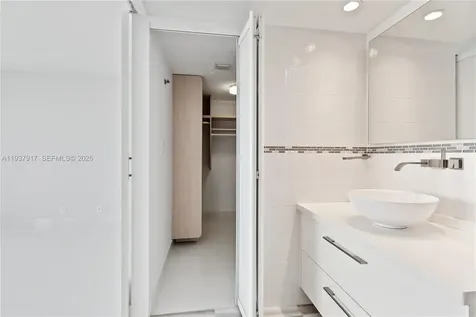 400 S Pointe Drive Miami Beach FL 33139