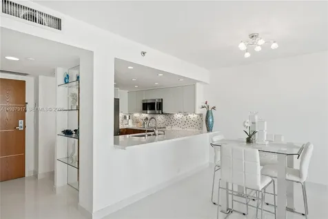 400 S Pointe Drive Miami Beach FL 33139