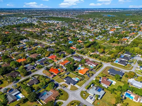 12805 SW 193rd Terrace Miami FL 33177