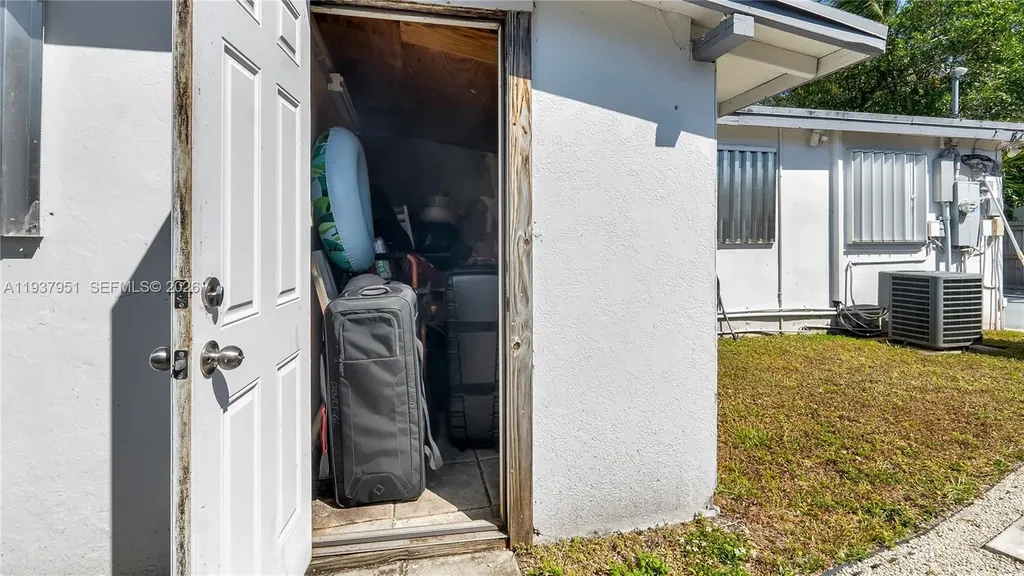 3120 SW 17th Street Fort Lauderdale FL 33312