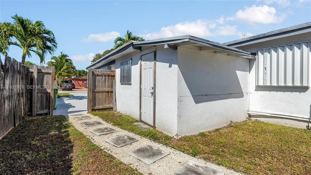 3120 SW 17th Street Fort Lauderdale FL 33312