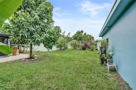 4914 NW 52nd Court Tamarac FL 33319