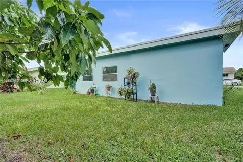 4914 NW 52nd Court Tamarac FL 33319