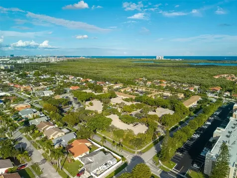 401 SE 10th Street Dania Beach FL 33004