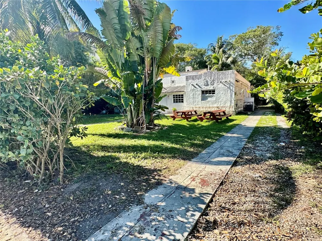 12418 NE 4th Avenue North Miami FL 33161