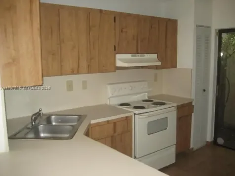 13224 SW 10 Te Miami FL 33184