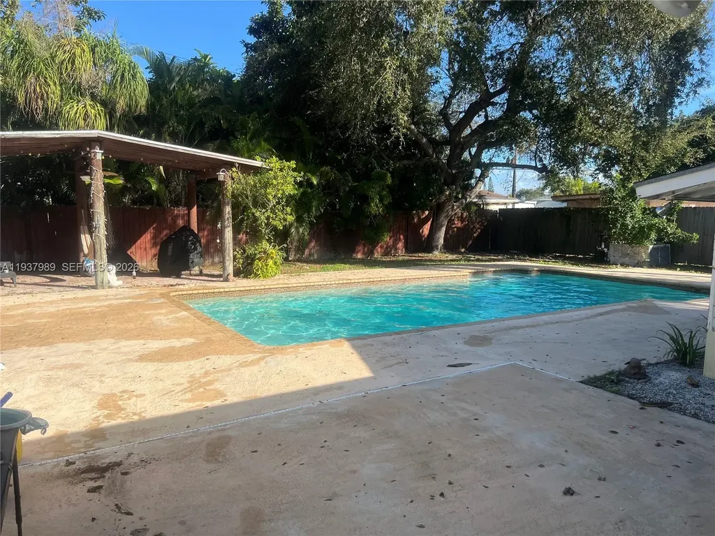 9755 SW 165th Terrace Miami FL 33157