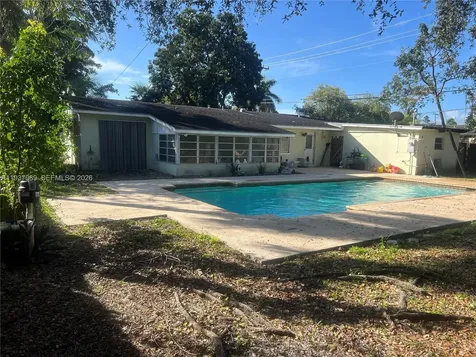 9755 SW 165th Terrace Miami FL 33157