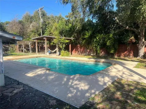 9755 SW 165th Terrace Miami FL 33157