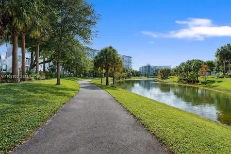 3850 Washington Street Hollywood FL 33021