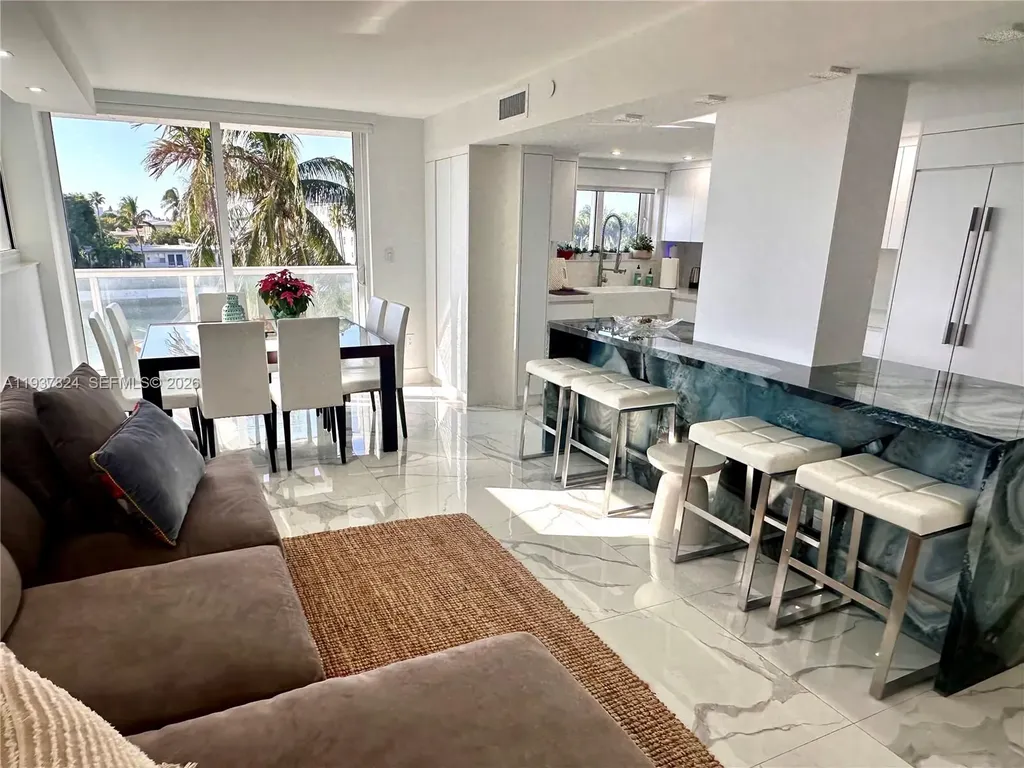 2457 Collins Avenue Miami Beach FL 33140