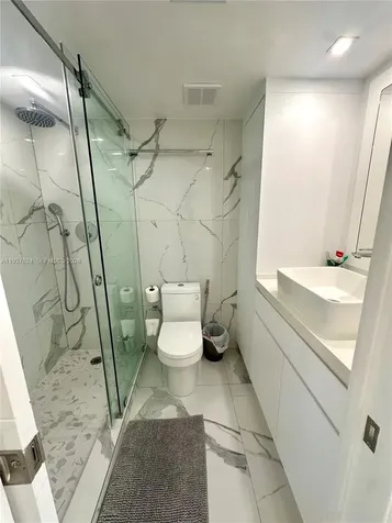 2457 Collins Avenue Miami Beach FL 33140