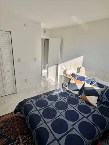 2457 Collins Avenue Miami Beach FL 33140